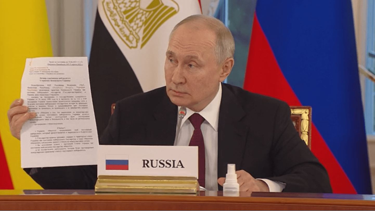Putin zeigt bisher geheimes Dokument über die Verhandlungen im März 2022